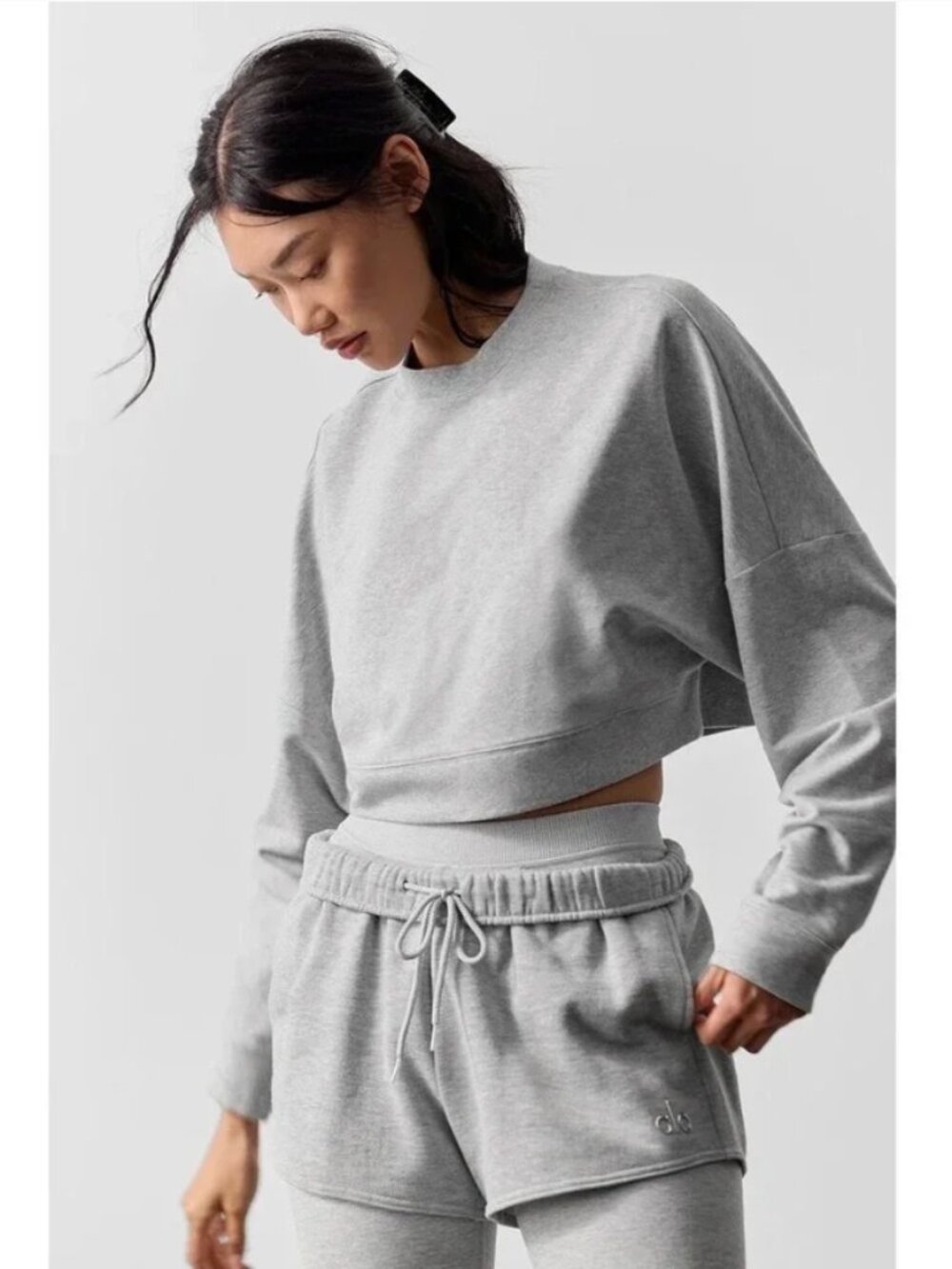 Alo Yoga Cropped Sway Crew Neck Pullover in Athletic Heather Gray | Size Medium